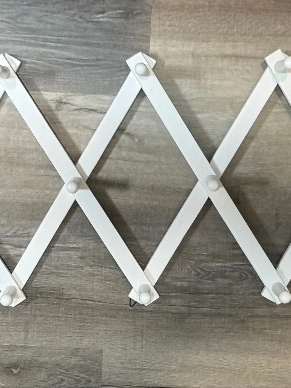 White Expandable Wall Peg Rack - Home Wall Decor 16 Pegs